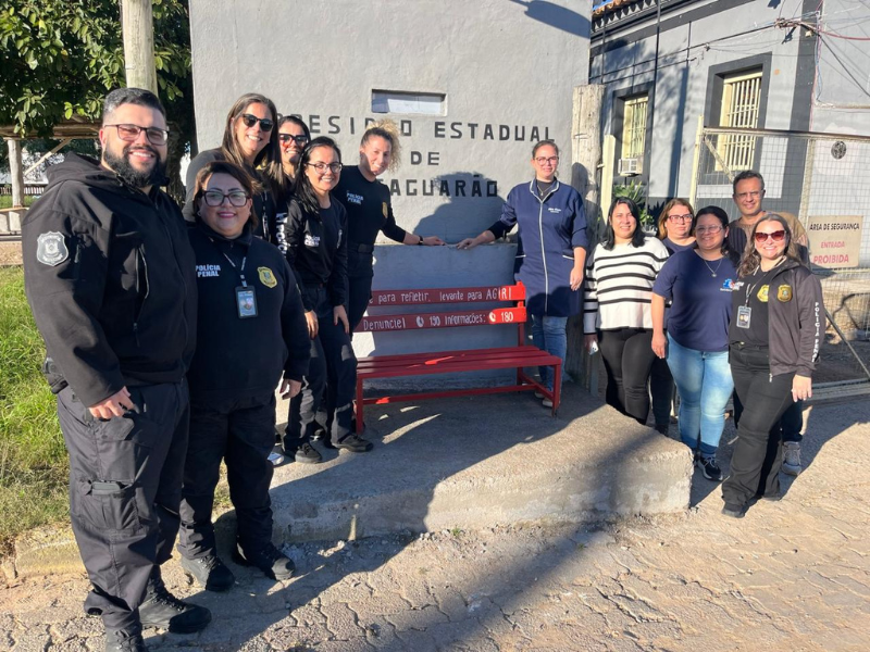 Presídio Estadual inaugura Banco Vermelho em ação contra a violência às mulheres em Jaguarão