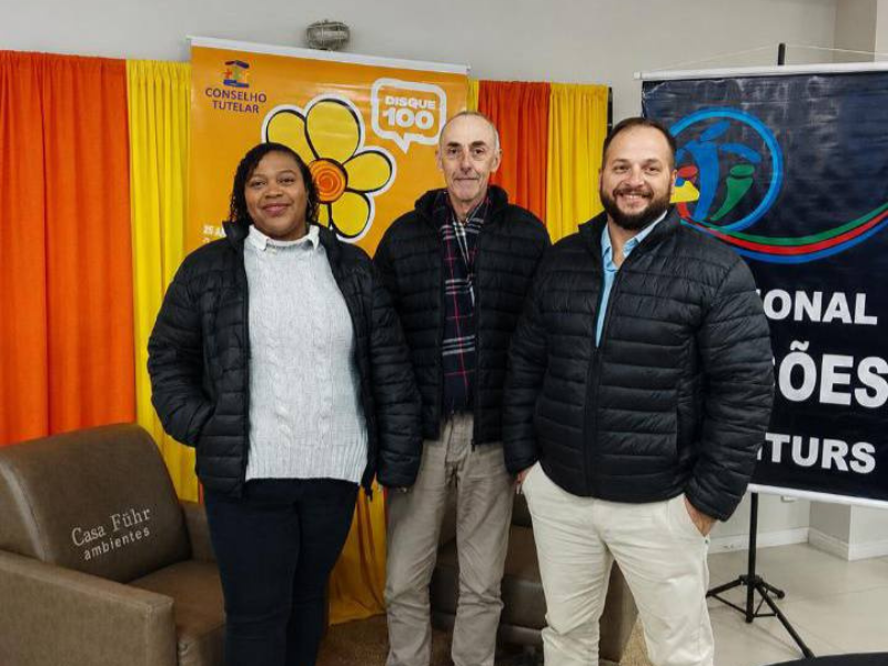 Integrantes do Conselho Tutelar de Pinheiro Machado participam de formação regional em Santa Rosa