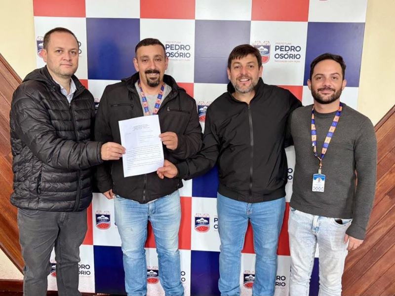 Motorista da Saúde de Pedro Osório recebe homenagem após ajudar a salvar quatro vítimas de acidente