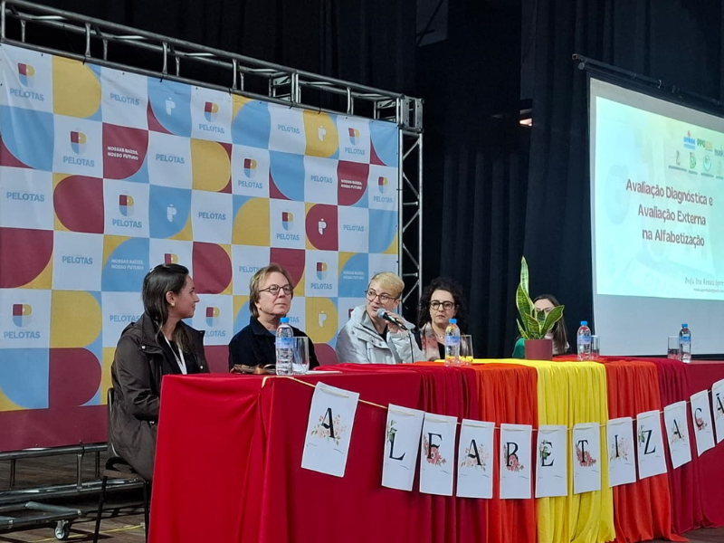 Formação incentiva novo olhar para avaliações da alfabetização no cotidiano escolar