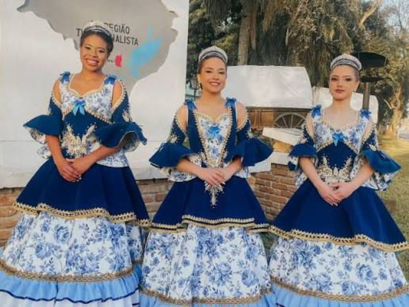 Concurso escolhe a corte da 20ª Festa Municipal do Leite Jersey