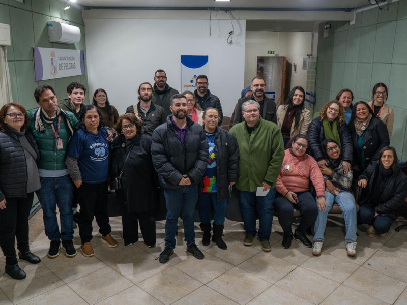 Comunidade autista cobra fiscalização e mais inclusão durante Roda de Conversa na Câmara Municipal de Pelotas