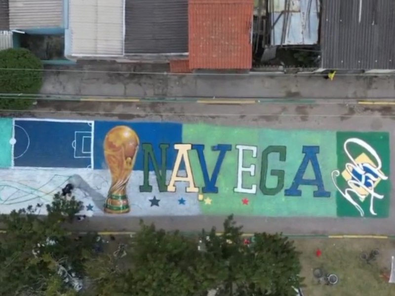 Pintura da ‘Rua da Copa’ mobiliza moradores e voluntários em Pelotas