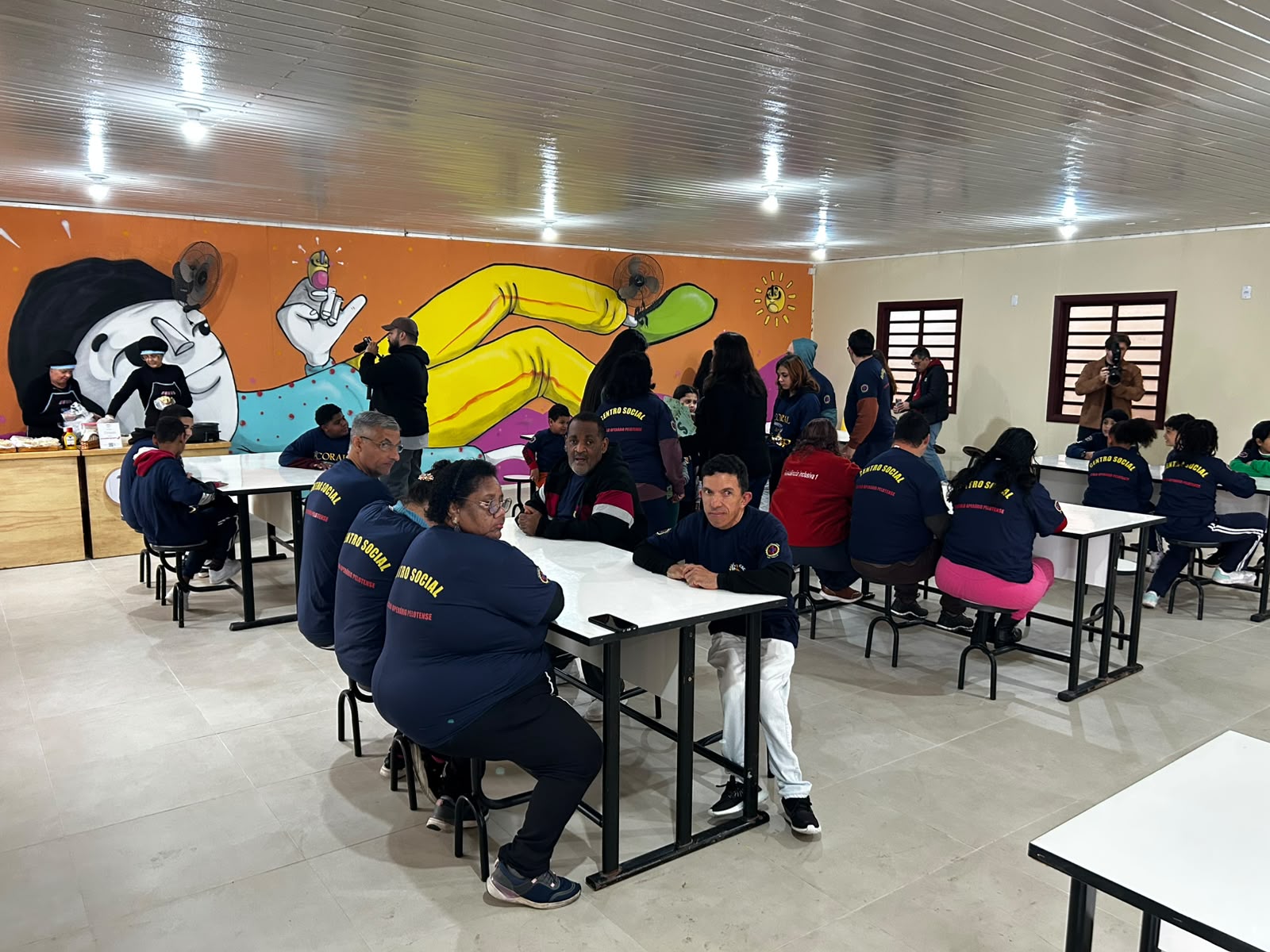 “É melhor aprender do que ficar em casa”: usuários do Centro Social do Círculo Operário celebram entrega de espaço revitalizado em Pelotas