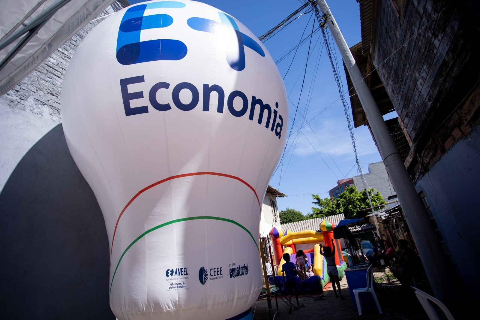 CEEE Equatorial promove troca de lâmpadas, cadastro na Tarifa Social e sorteio de 40 geladeiras em Pelotas