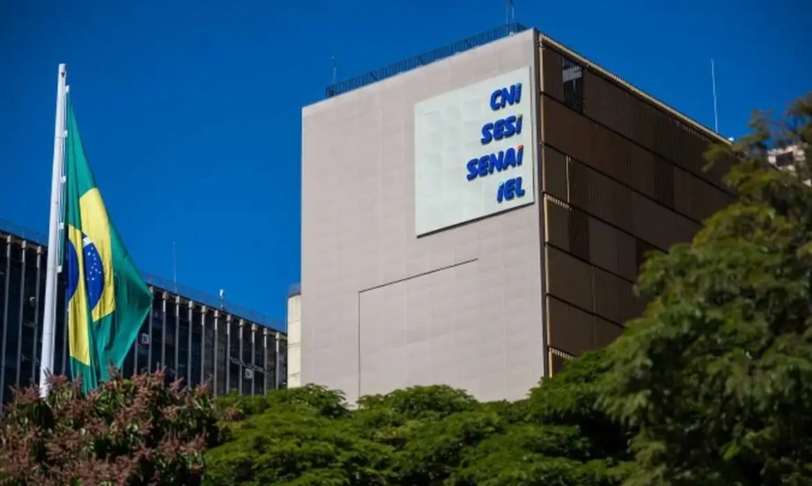 Indústria brasileira reage à sobretaxa dos EUA e alerta para perda de competitividade