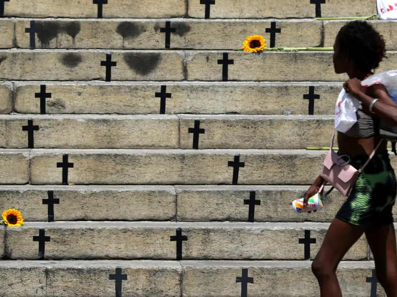 Mortes violentas caem 8,2% no país em 2025; feminicídios aumentam 4%