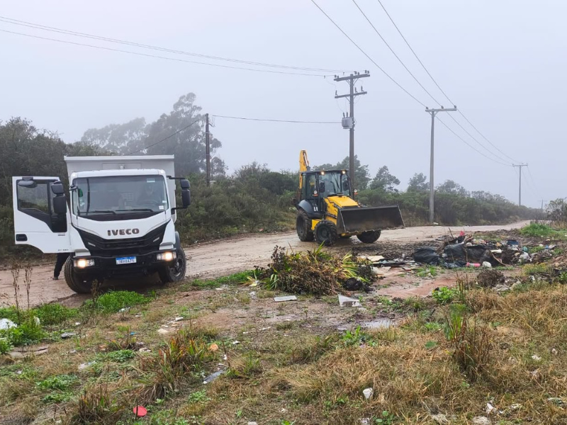 Descarte irregular de resíduos exige nova ação de limpeza em Pinheiro Machado