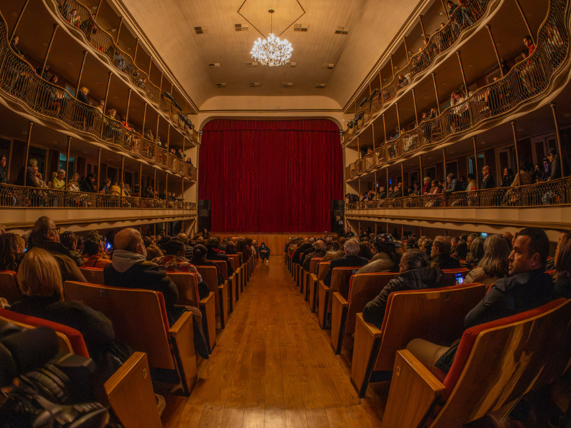 Após 16 anos de silêncio, Theatro Sete de Abril reabre as portas e devolve palco histórico à arte e cultura de Pelotas