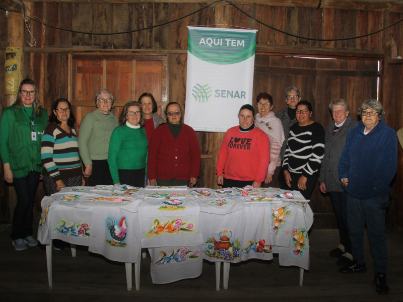 Curso de tingimento e pintura em tecidos é realizado em Morro Redondo