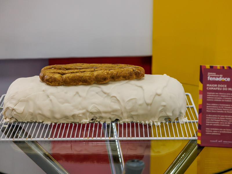 Maior doce do mundo com mais de 12,5 kg é produzido na 32ª Fenadoce em homenagem às doceiras