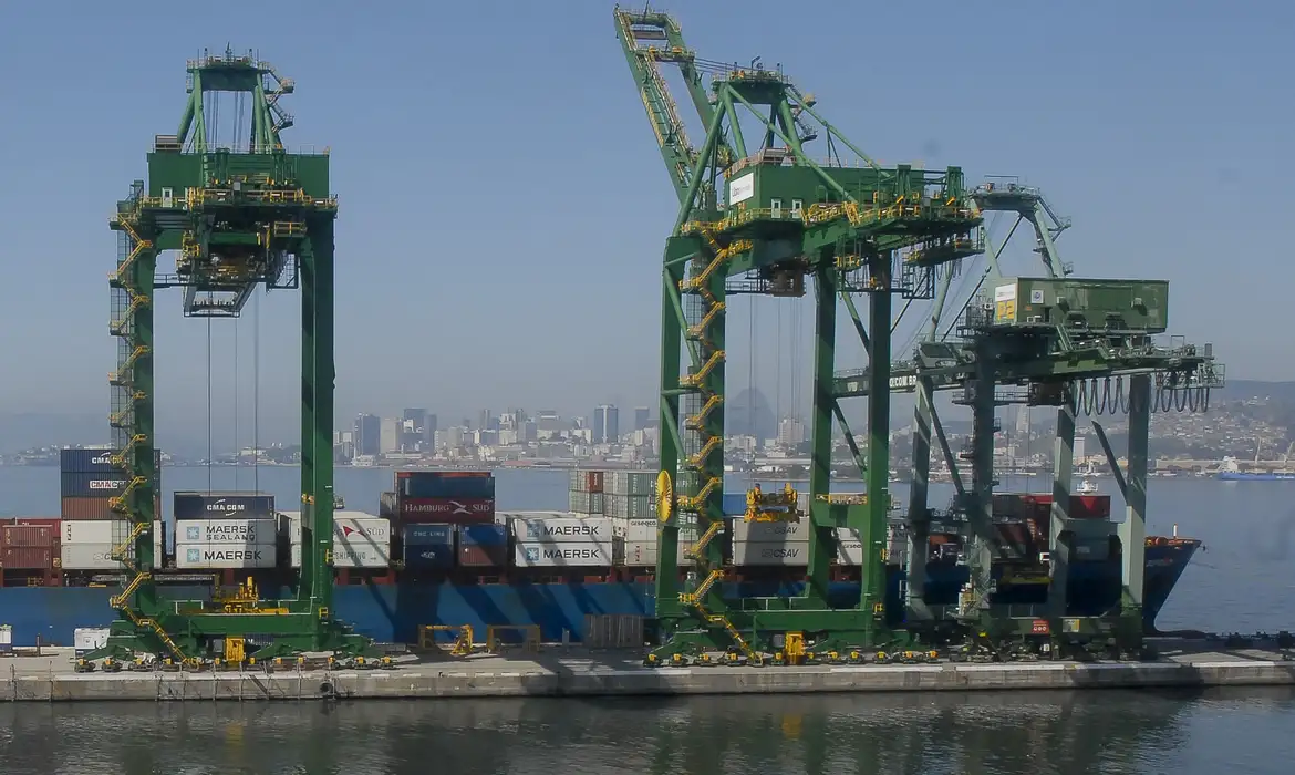 Tarifaço dos EUA entra em vigor e atinge 20% das exportações brasileiras