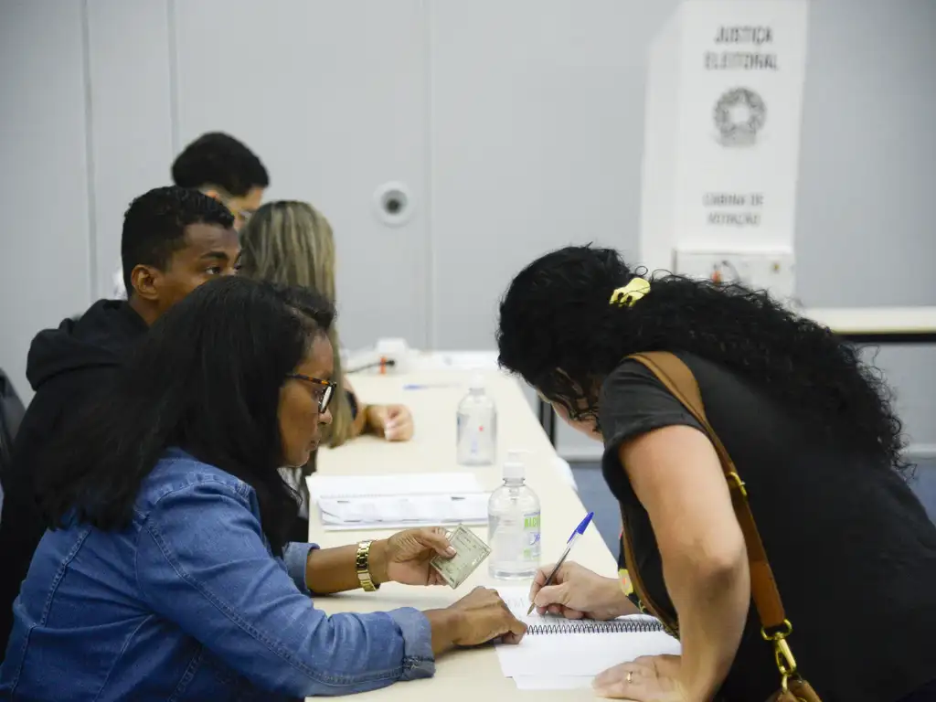Justiça Eleitoral começa a convocar mesários para eleições de outubro