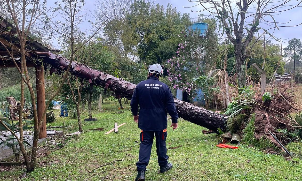 Temporal deixa 720 desabrigados em Eldorado do Sul e Defesa Civil alerta para mais chuva no RS